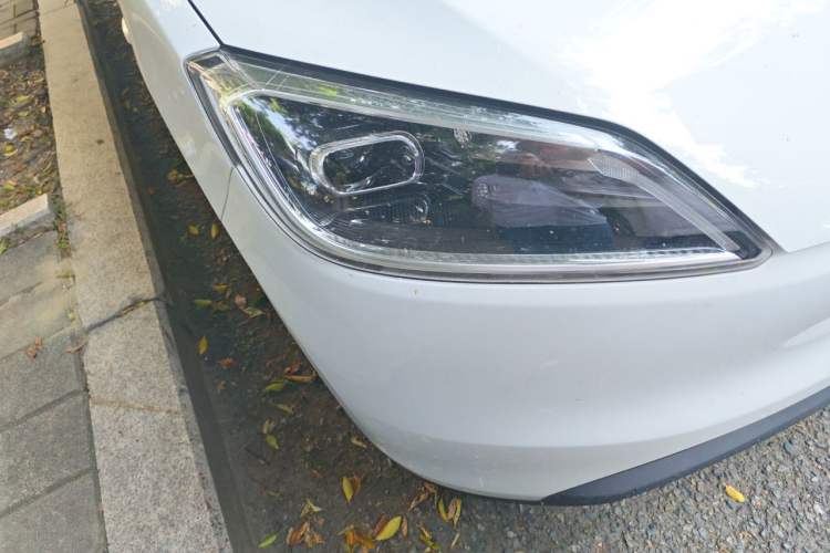 Used Wuling Hongguang New Energy 2024 All-Electric Model 300KM Practical Version Right Front Headlight