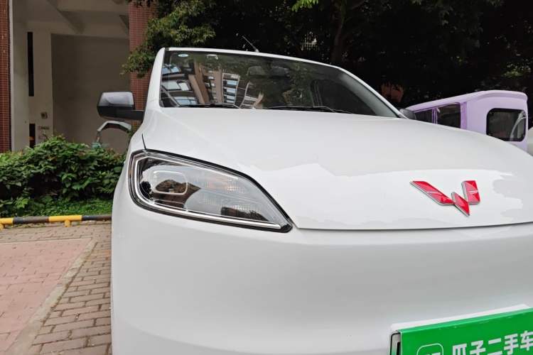 Used Wuling Hongguang New Energy 2024 All-Electric Model 300KM Practical Version Right Front Headlight