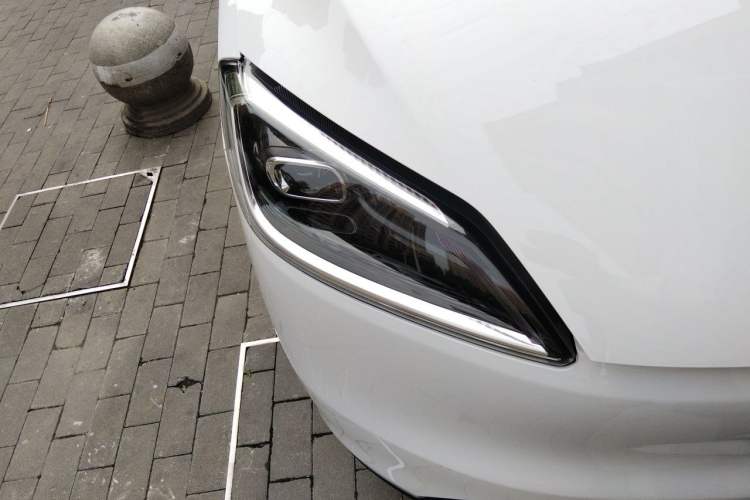 Used Wuling Hongguang New Energy 2024 All-Electric Model 300KM Practical Version Right Front Headlight