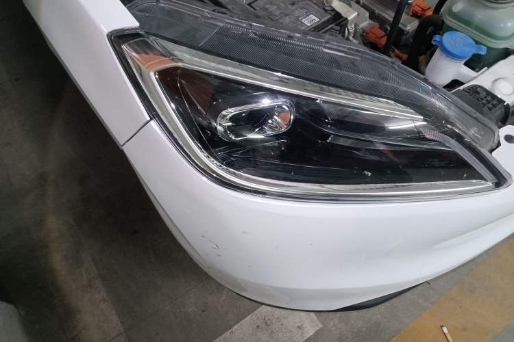 Used Wuling Hongguang New Energy 2024 All-Electric Model 300KM Standard Version Right Front Headlight
