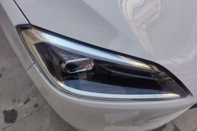 Used Wuling Hongguang New Energy 2024 All-Electric Model 300KM Standard Version Right Front Headlight