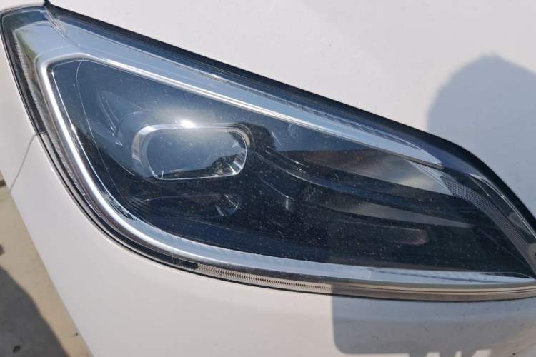 Used Wuling Hongguang New Energy 2024 All-Electric Model 300KM Practical Version Right Front Headlight