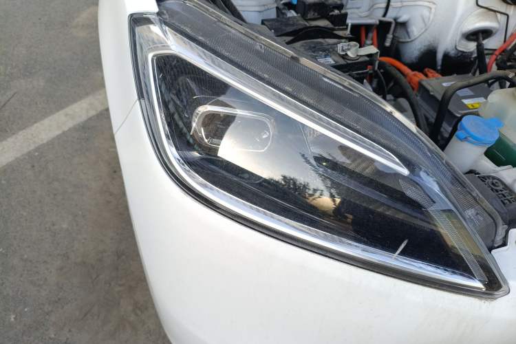 Used Wuling Hongguang New Energy 2024 All-Electric Model 300KM Standard Version Right Front Headlight