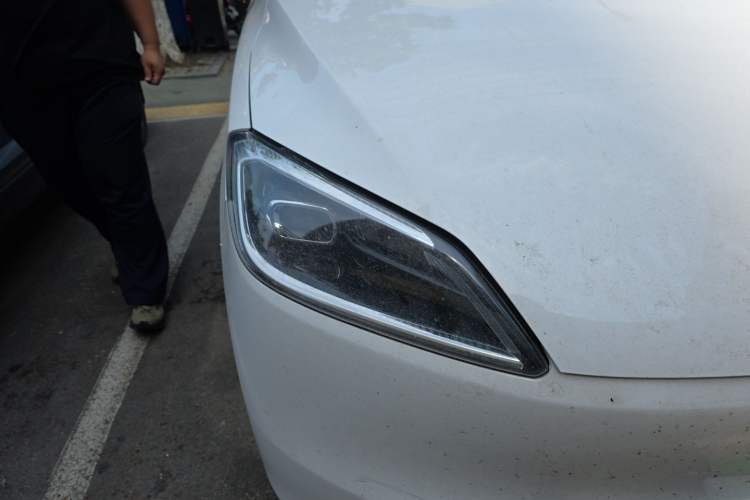 Used Wuling Hongguang New Energy 2024 All-Electric Model 300KM Standard Version Right Front Headlight