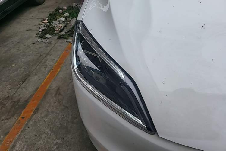 Used Wuling Hongguang New Energy 2024 All-Electric Model 300KM Practical Version Right Front Headlight