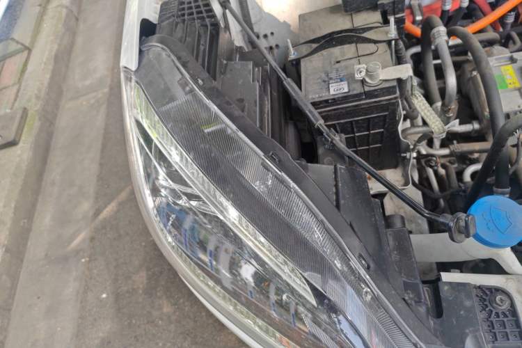 Used Wuling Hongguang New Energy 2024 All-Electric Model 300KM Practical Version Right Front Headlight