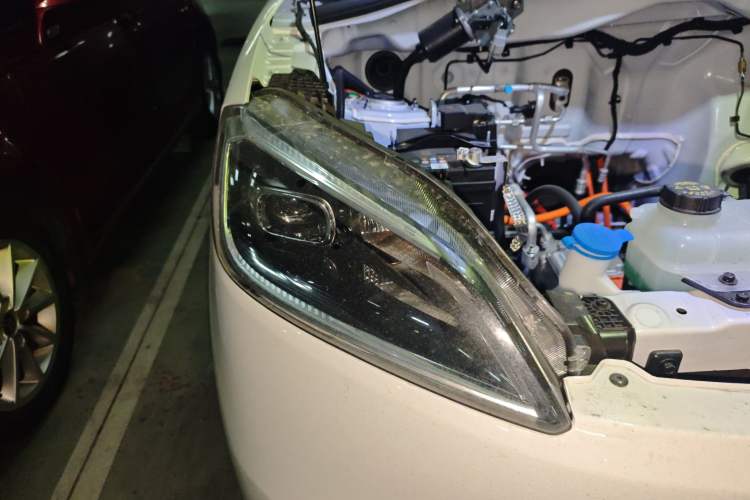 Used Wuling Hongguang New Energy 2024 All-Electric Model 300KM Practical Version Right Front Headlight