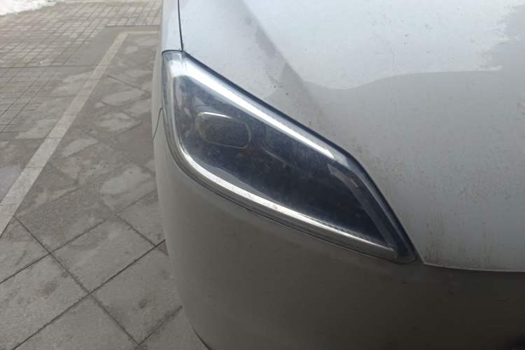 Used Wuling Hongguang New Energy 2024 All-Electric Model 300KM Standard Version Right Front Headlight