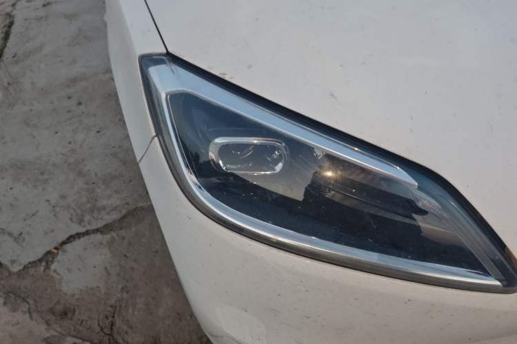 Used Wuling Hongguang New Energy 2024 All-Electric Model 300KM Standard Version Right Front Headlight