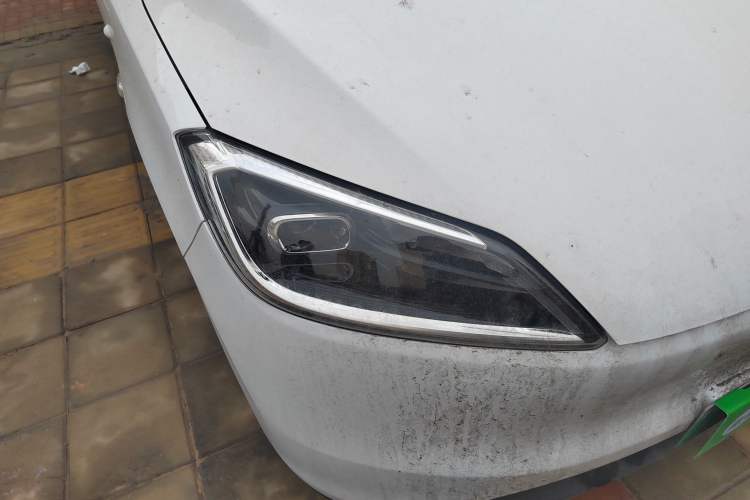 Used Wuling Hongguang New Energy 2024 All-Electric Model 300KM Standard Version Right Front Headlight