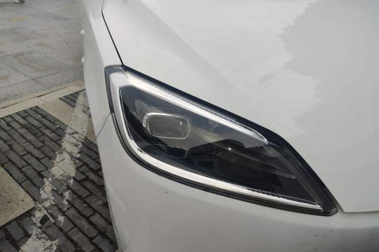 Used Wuling Hongguang New Energy 2024 All-Electric Model 300KM Standard Version Right Front Headlight