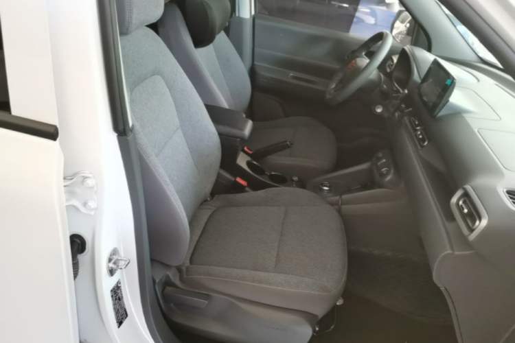 Used Wuling Hongguang New Energy 2024 All-Electric Model 300KM Standard Version Right Front Seat