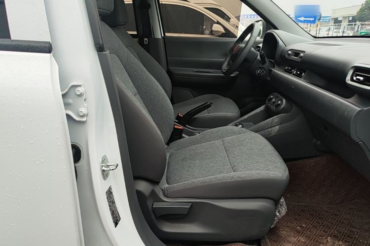 Used Wuling Hongguang New Energy 2024 All-Electric Model 300KM Practical Version Right Front Seat