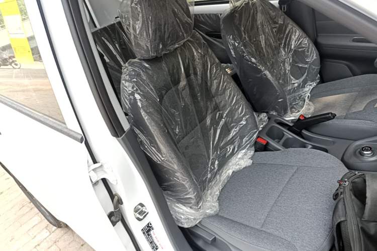 Used Wuling Hongguang New Energy 2024 All-Electric Model 300KM Standard Version Right Front Seat
