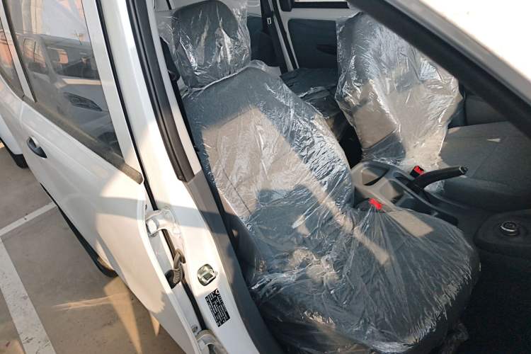 Used Wuling Hongguang New Energy 2024 All-Electric Model 300KM Standard Version Right Front Seat