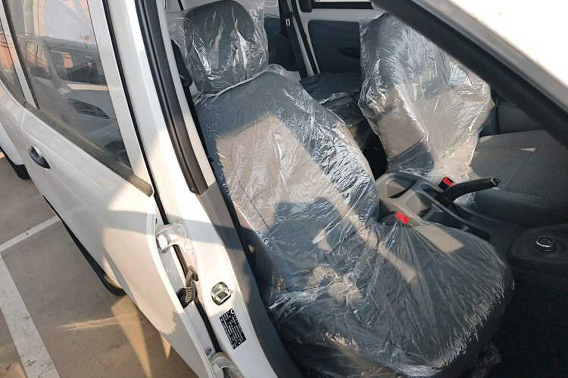 Used Wuling Hongguang New Energy 2024 All-Electric Model 300KM Standard Version Right Front Seat
