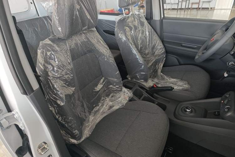 Used Wuling Hongguang New Energy 2024 All-Electric Model 300KM Practical Version Right Front Seat