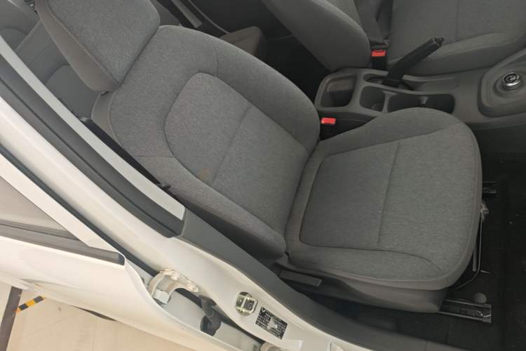 Used Wuling Hongguang New Energy 2024 All-Electric Model 300KM Practical Version Right Front Seat