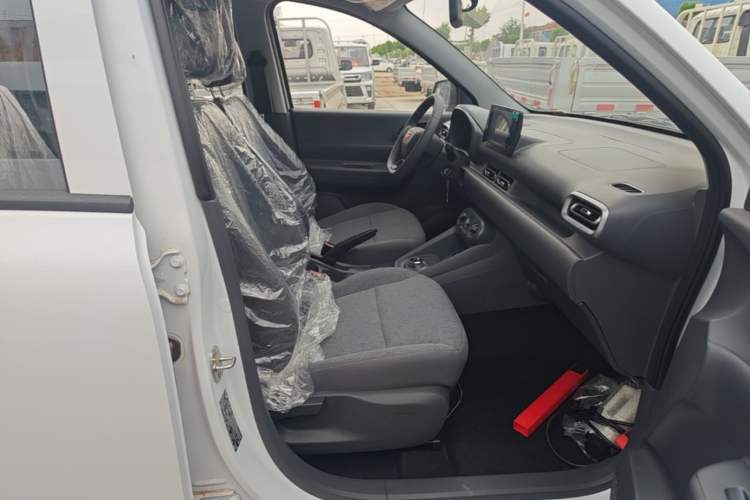 Used Wuling Hongguang New Energy 2024 All-Electric Model 300KM Standard Version Right Front Seat
