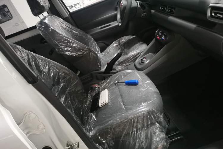 Used Wuling Hongguang New Energy 2024 All-Electric Model 300KM Standard Version Right Front Seat