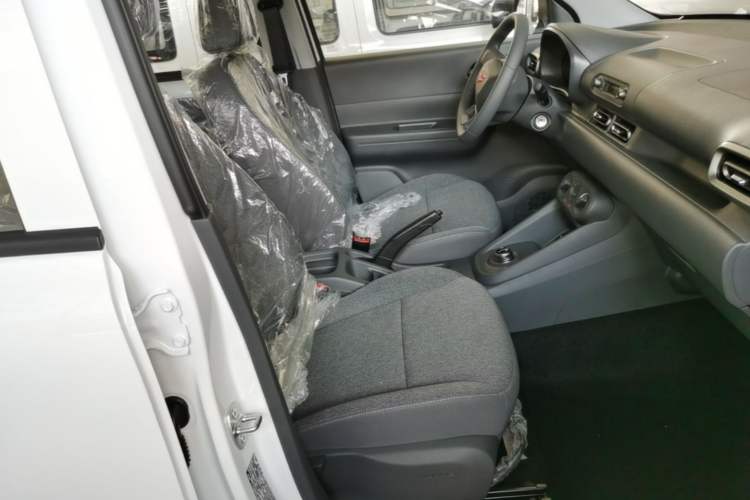 Used Wuling Hongguang New Energy 2024 All-Electric Model 300KM Practical Version Right Front Seat