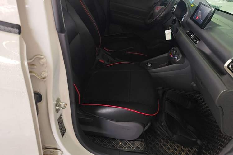 Used Wuling Hongguang New Energy 2024 All-Electric Model 300KM Standard Version Right Front Seat