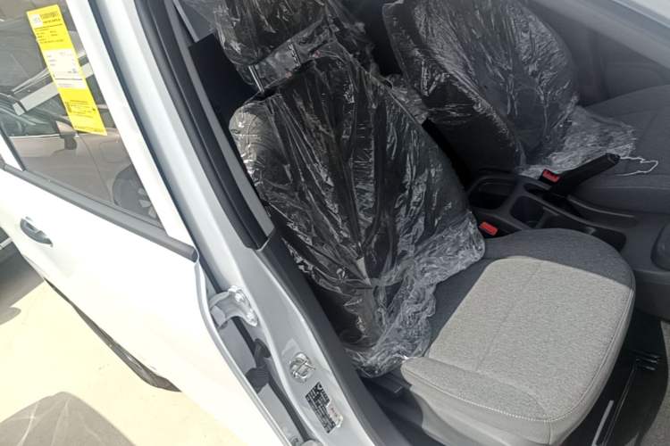 Used Wuling Hongguang New Energy 2024 All-Electric Model 300KM Standard Version Right Front Seat