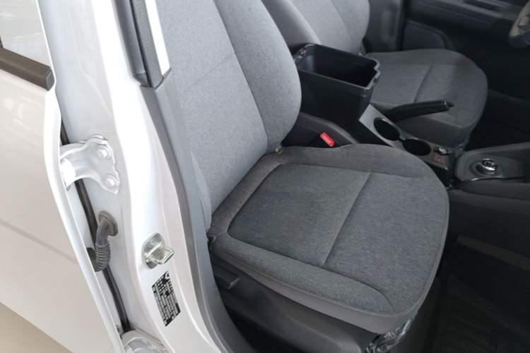 Used Wuling Hongguang New Energy 2024 All-Electric Model 300KM Practical Version Right Front Seat