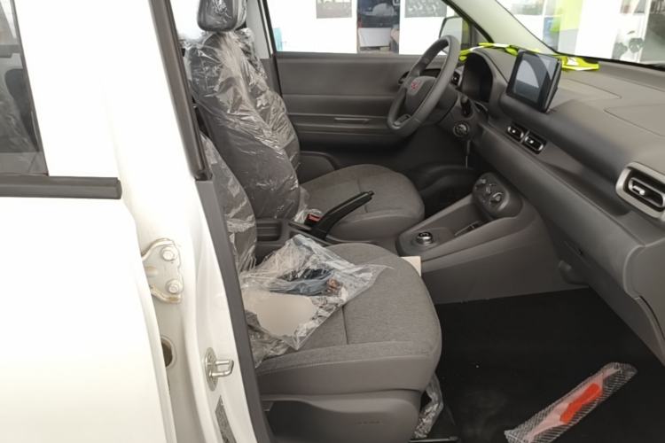 Used Wuling Hongguang New Energy 2024 All-Electric Model 300KM Standard Version Right Front Seat