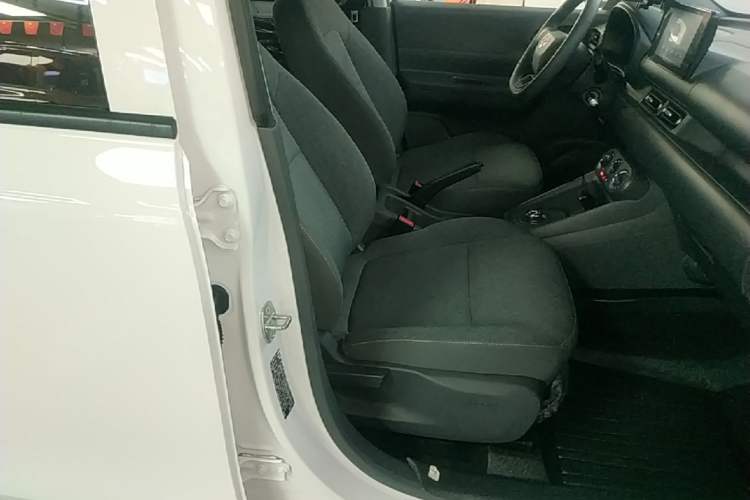 Used Wuling Hongguang New Energy 2024 All-Electric Model 300KM Standard Version Right Front Seat