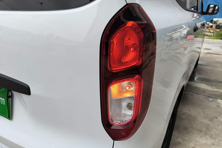 Used Wuling Hongguang New Energy 2024 All-Electric Model 300KM Standard Version Right Rear Taillight