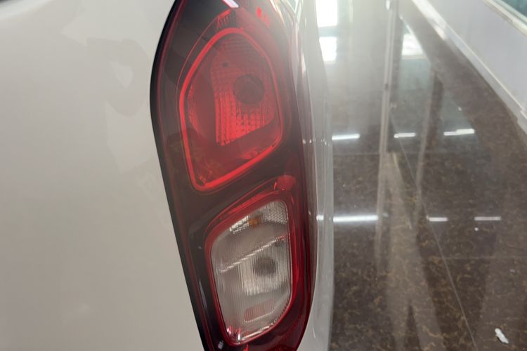 Used Wuling Hongguang New Energy 2024 All-Electric Model 300KM Standard Version Right Rear Taillight