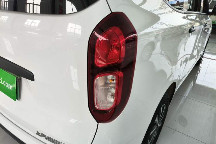 Used Wuling Hongguang New Energy 2024 All-Electric Model 300KM Standard Version Right Rear Taillight