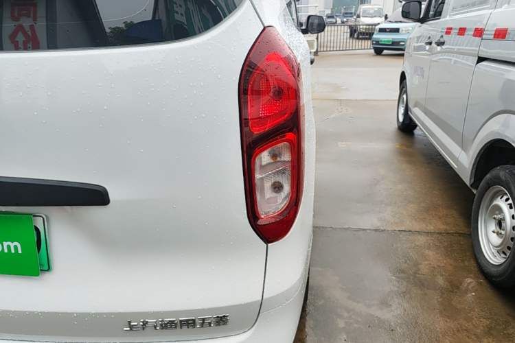 Used Wuling Hongguang New Energy 2024 All-Electric Model 300KM Practical Version Right Rear Taillight
