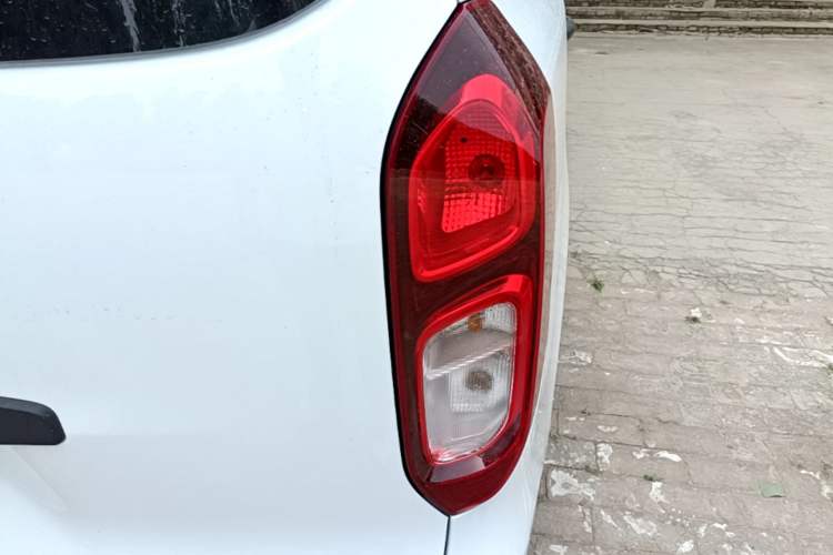 Used Wuling Hongguang New Energy 2024 All-Electric Model 300KM Standard Version Right Rear Taillight
