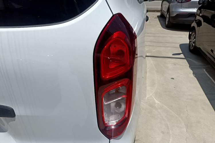 Used Wuling Hongguang New Energy 2024 All-Electric Model 300KM Standard Version Right Rear Taillight