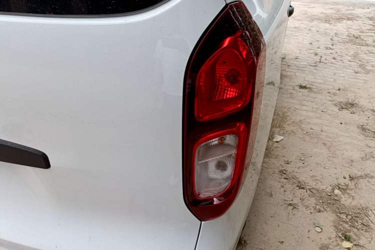 Used Wuling Hongguang New Energy 2024 All-Electric Model 300KM Standard Version Right Rear Taillight