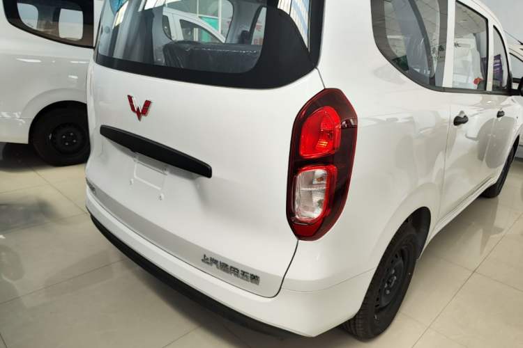 Used Wuling Hongguang New Energy 2024 All-Electric Model 300KM Standard Version Right Rear Taillight