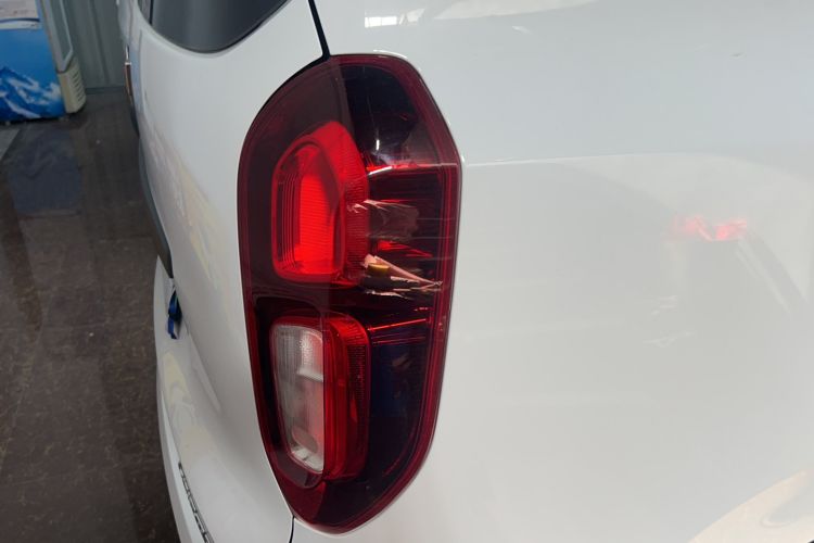 Used Wuling Hongguang New Energy 2024 All-Electric Model 300KM Standard Version Right Rear Taillight