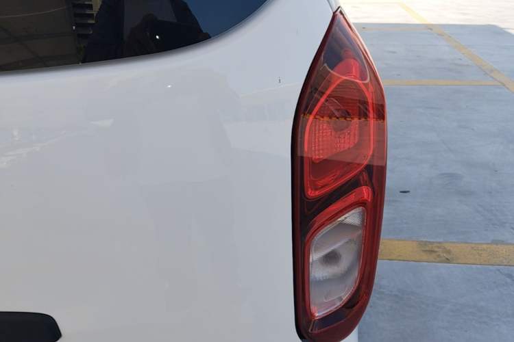 Used Wuling Hongguang New Energy 2024 All-Electric Model 300KM Standard Version Right Rear Taillight