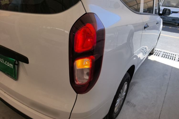 Used Wuling Hongguang New Energy 2024 All-Electric Model 300KM Standard Version Right Rear Taillight