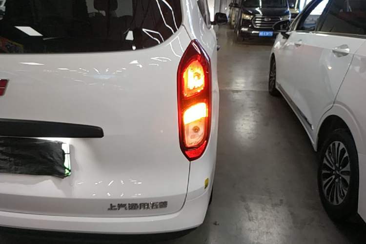 Used Wuling Hongguang New Energy 2024 All-Electric Model 300KM Standard Version Right Rear Taillight