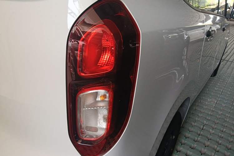 Used Wuling Hongguang New Energy 2024 All-Electric Model 300KM Standard Version Right Rear Taillight