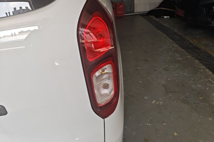 Used Wuling Hongguang New Energy 2024 All-Electric Model 300KM Standard Version Right Rear Taillight