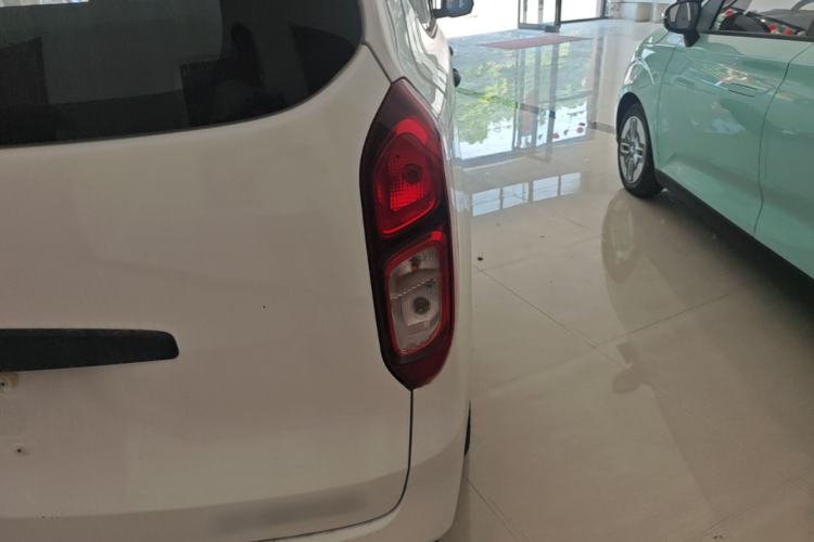 Used Wuling Hongguang New Energy 2024 All-Electric Model 300KM Practical Version Right Rear Taillight