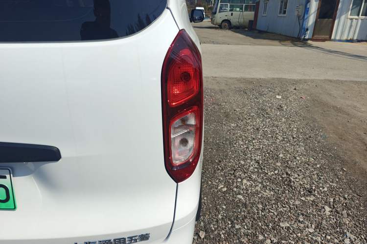 Used Wuling Hongguang New Energy 2024 All-Electric Model 300KM Practical Version Right Rear Taillight