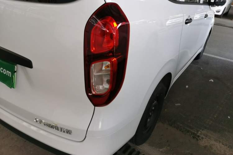 Used Wuling Hongguang New Energy 2024 All-Electric Model 300KM Practical Version Right Rear Taillight