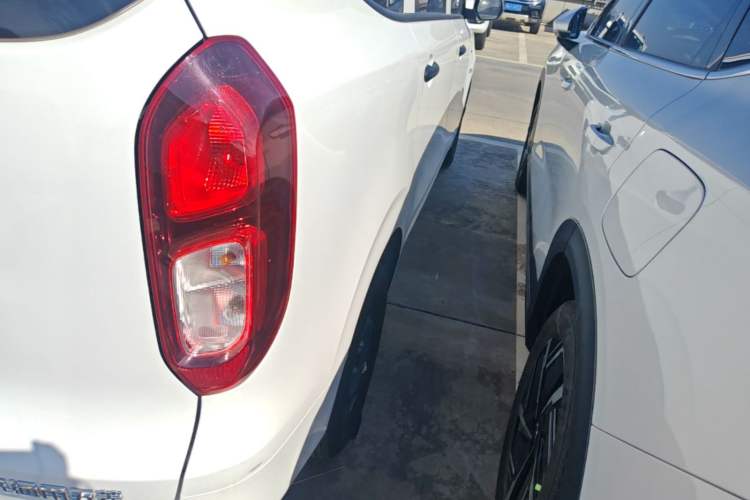 Used Wuling Hongguang New Energy 2024 All-Electric Model 300KM Standard Version Right Rear Taillight