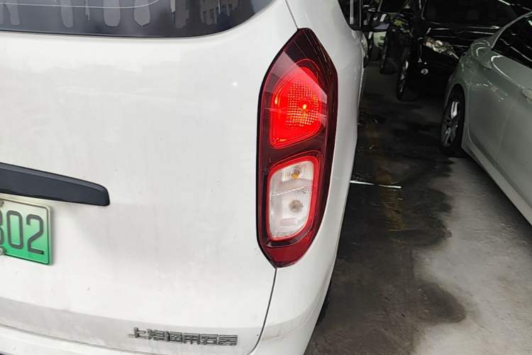 Used Wuling Hongguang New Energy 2024 All-Electric Model 300KM Standard Version Right Rear Taillight