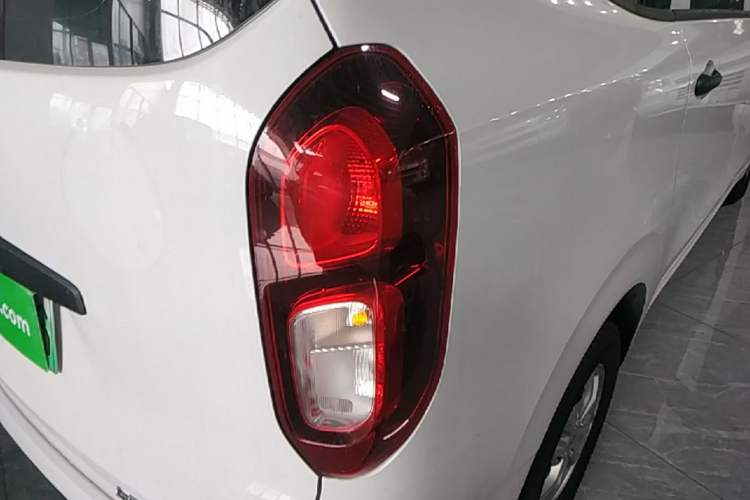 Used Wuling Hongguang New Energy 2024 All-Electric Model 300KM Standard Version Right Rear Taillight